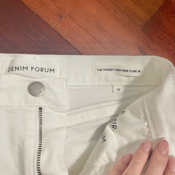 Aritzia Denim Forum Twiggy High Rise Flare Size 25 White Summer Spring - Picture 6 of 8